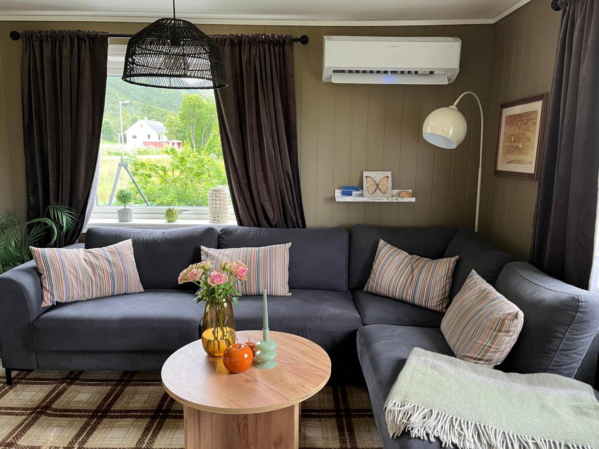 Hos Laura & Valdemar Villa Nord-Lenangen Ngoại thất bức ảnh